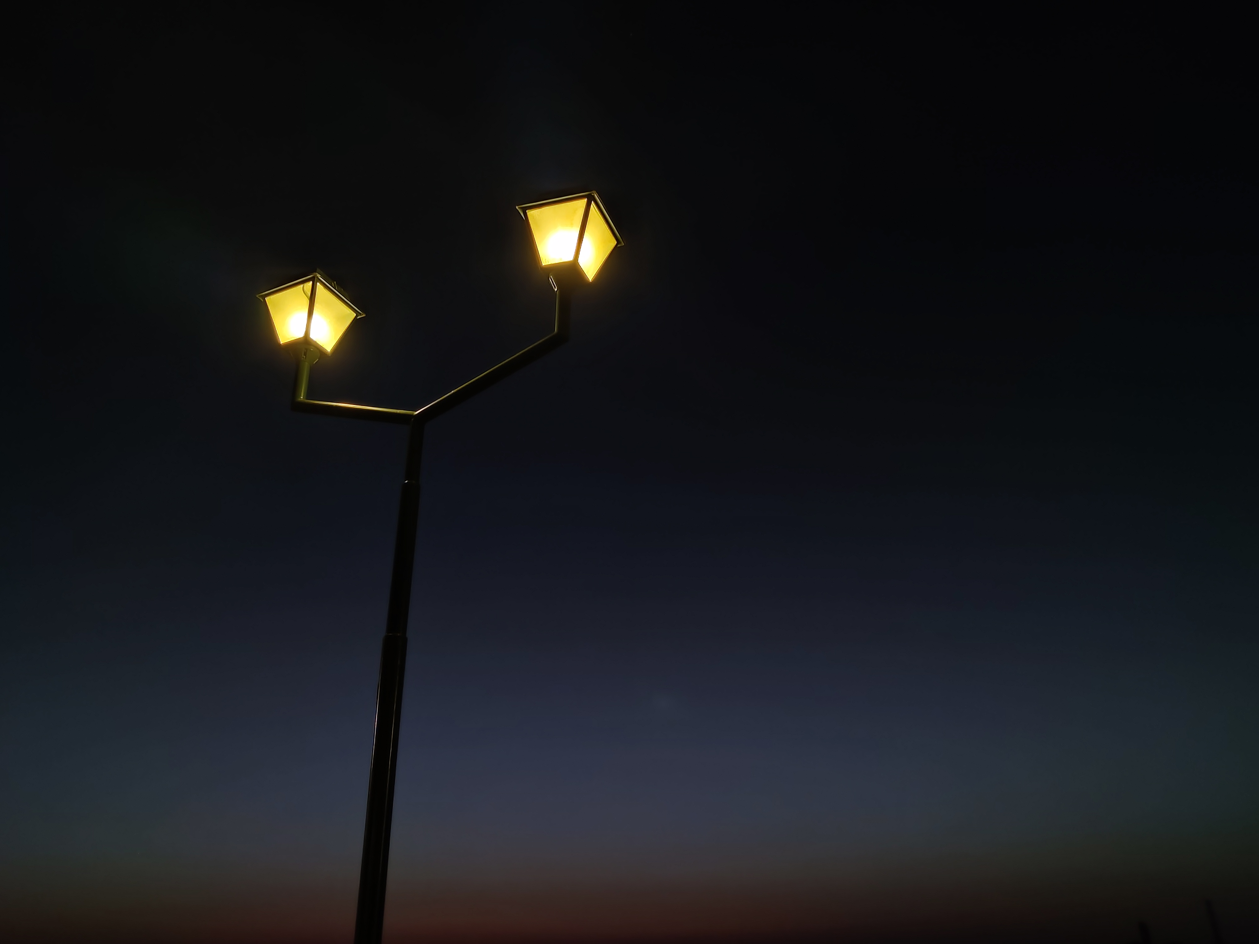 IMG_20210809_051429_streetlamps.jpg