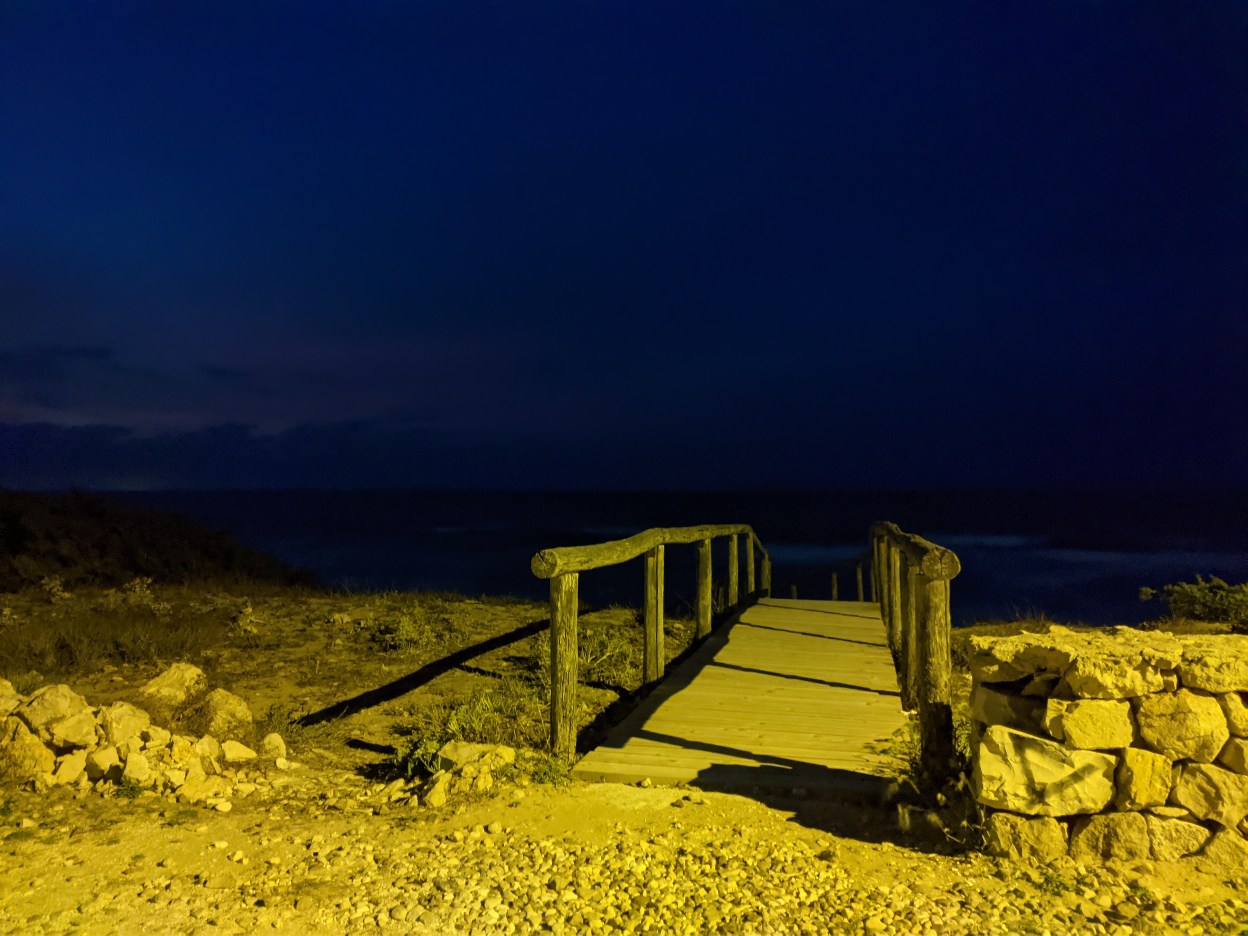 PXL_20220926_034539544_night_beach.jpg