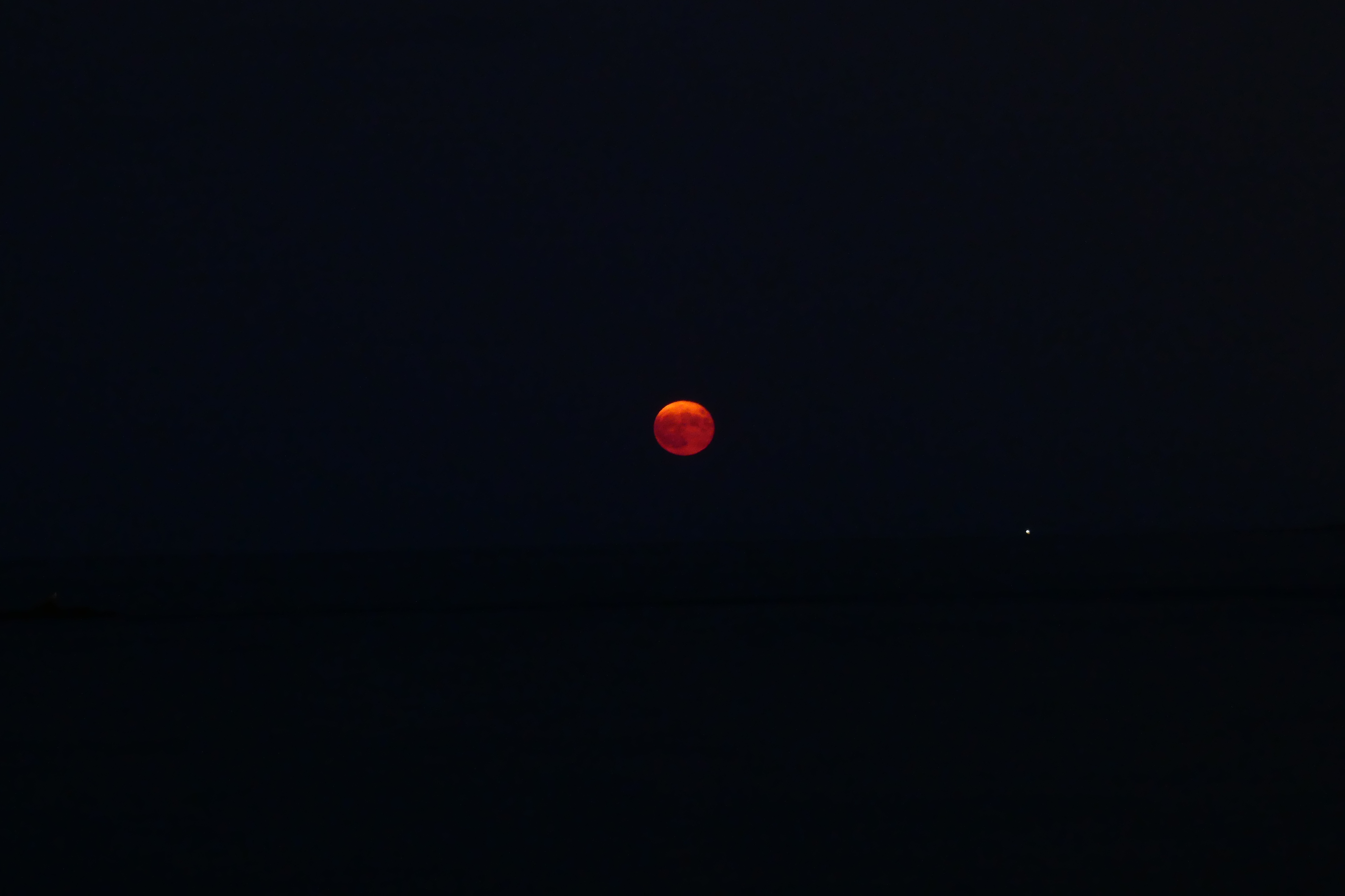 _1220408_rising_supermoon.JPG
