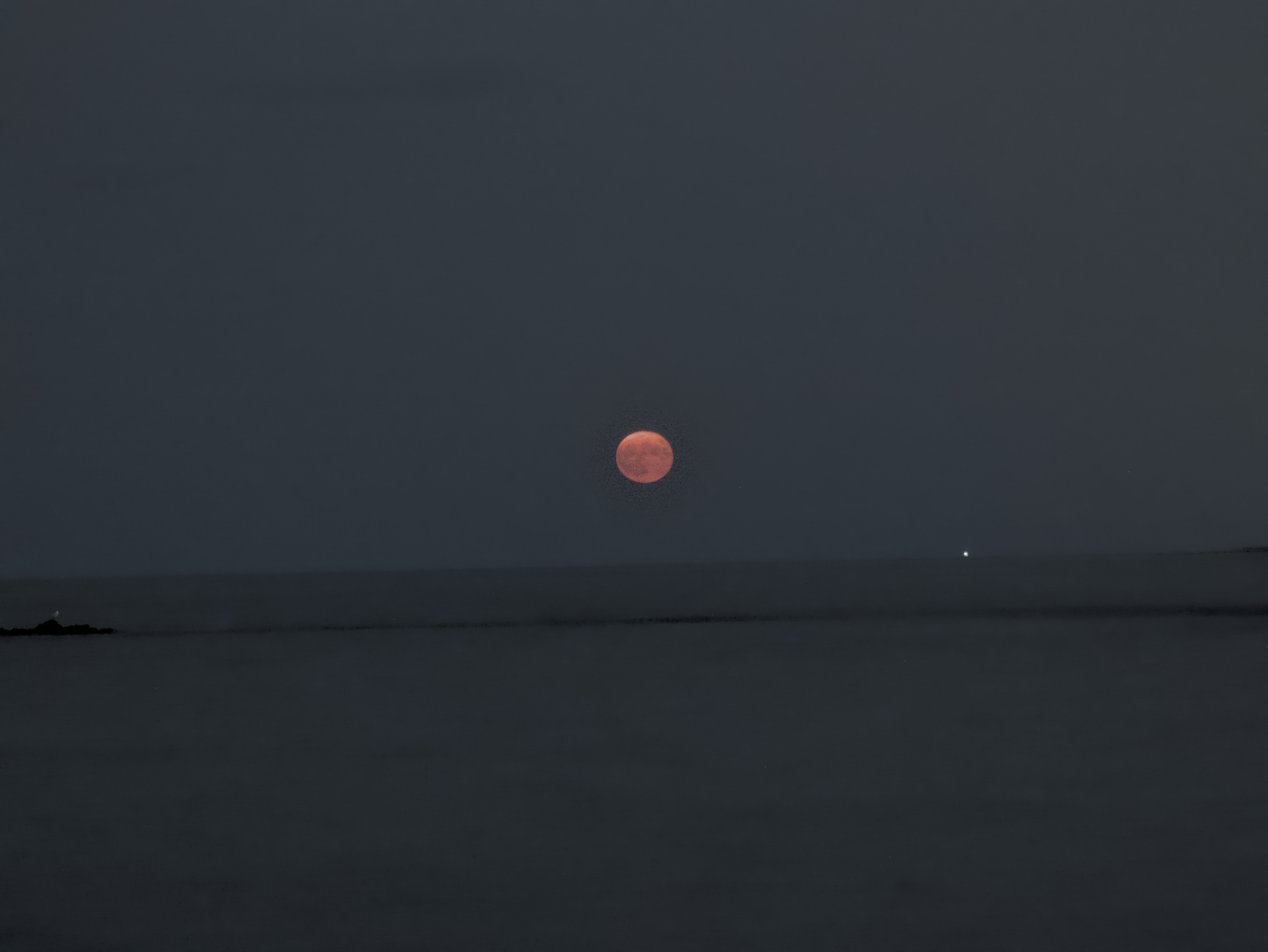 _1220408_supermoonrise_02.jpg