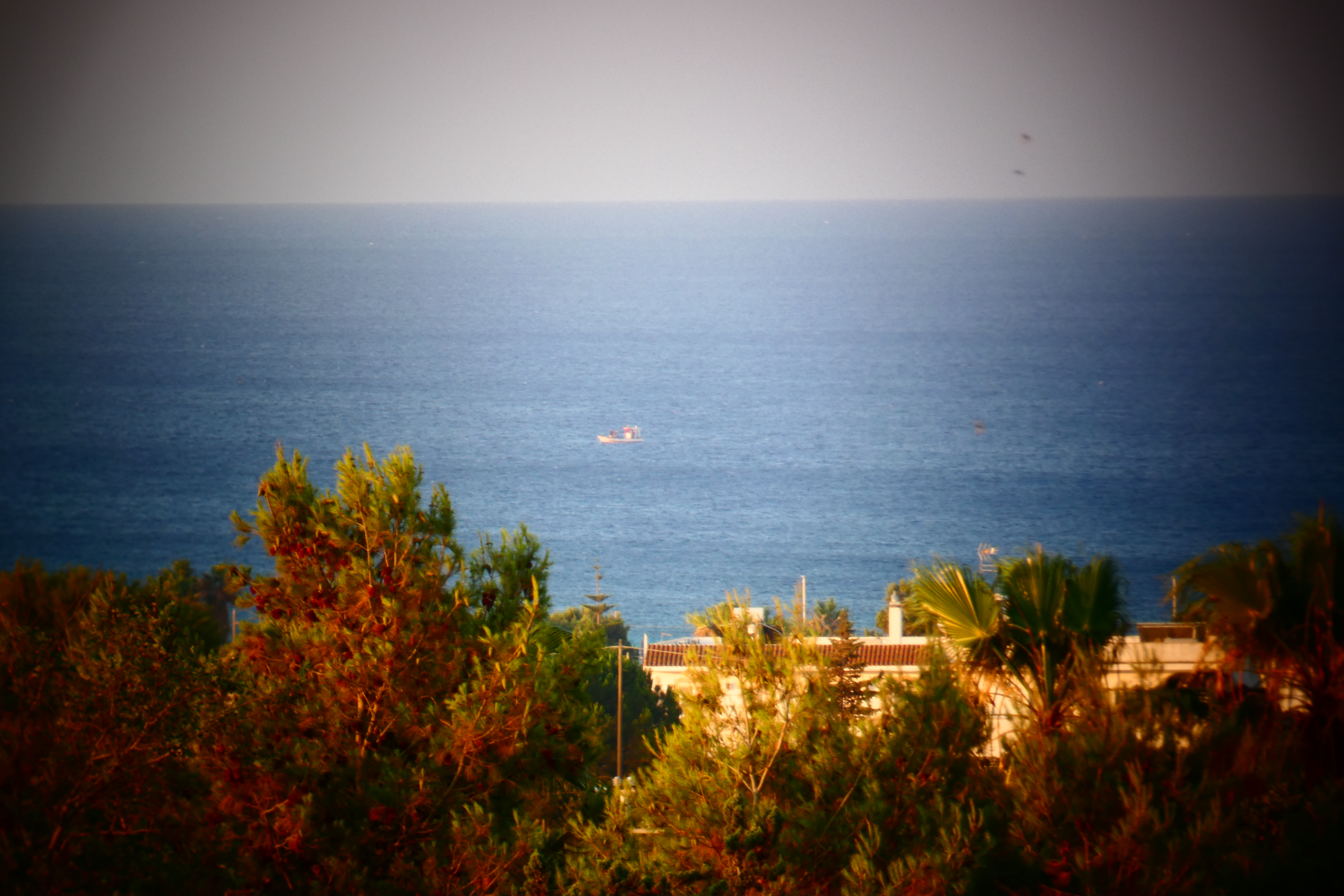 P1270192_distant_boat_3.JPG