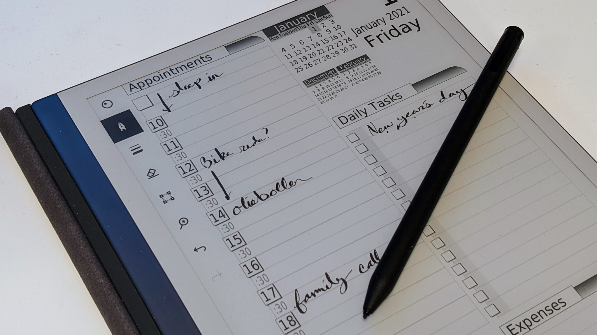 E-Ink tablet displaying the calendar for 1 Jan 2021