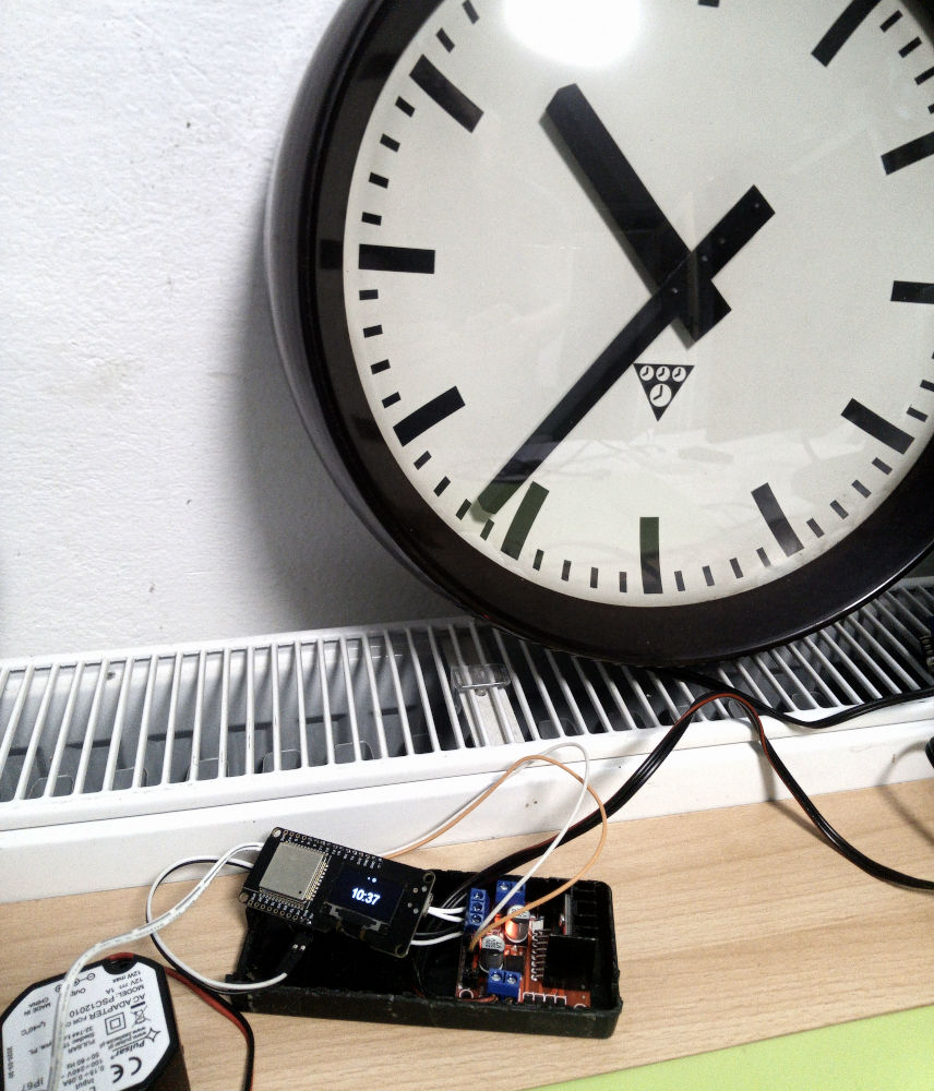 Clock and controller