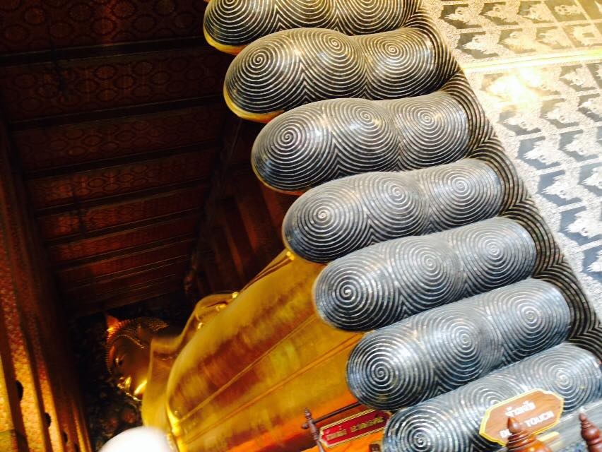 仏像の手・螺旋模様