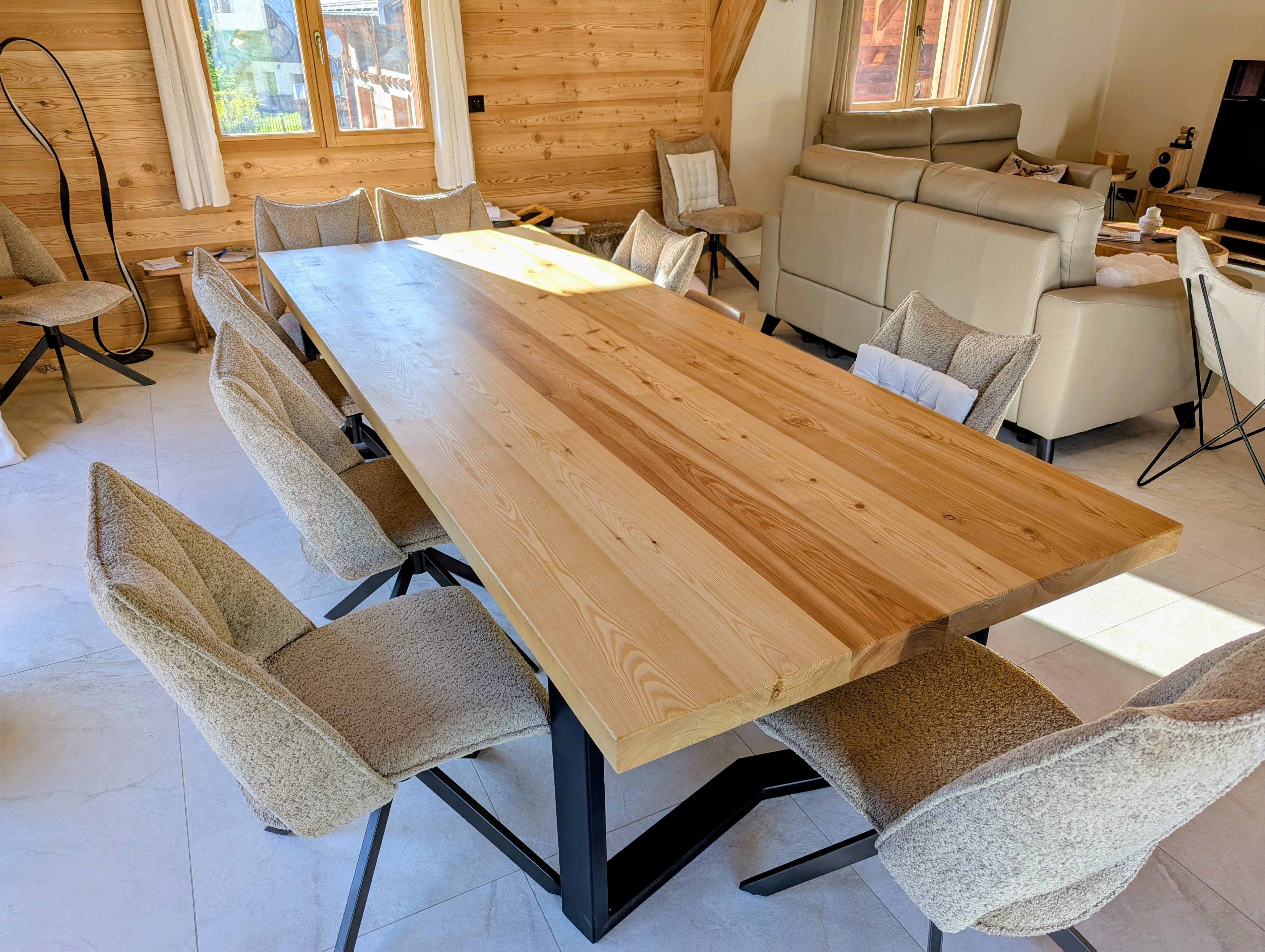 Grande table en bois massif sur mesure