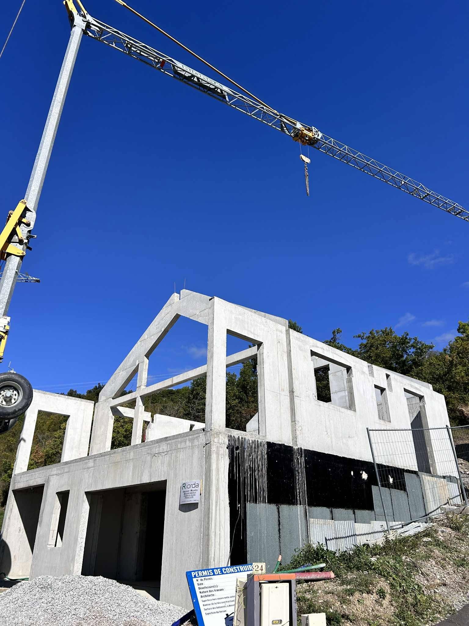 Maison individuelle en béton banché construite par Riorda Maçonnerie