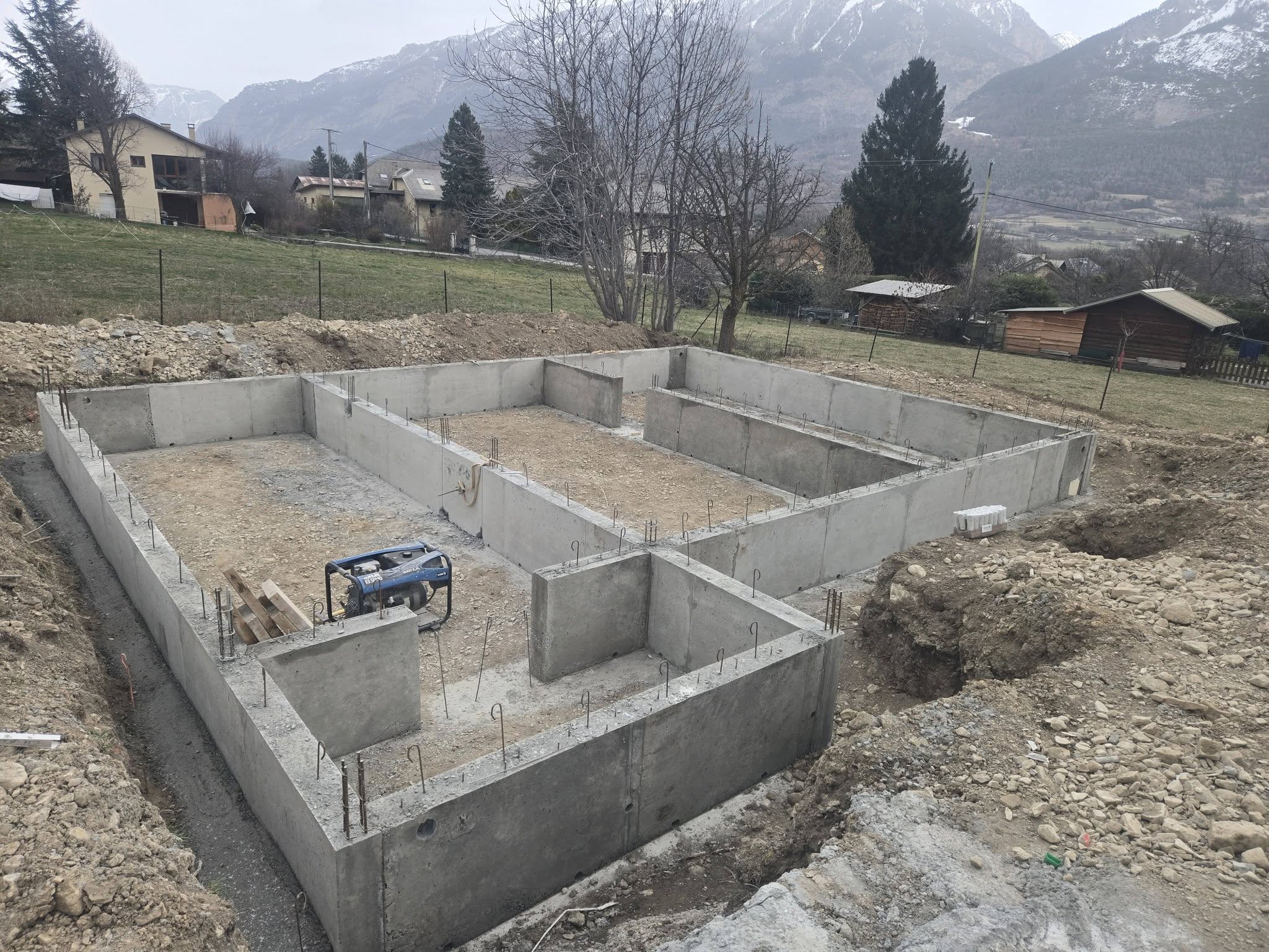 Vide sanitaire en béton banché et dalle, chantier Riorda