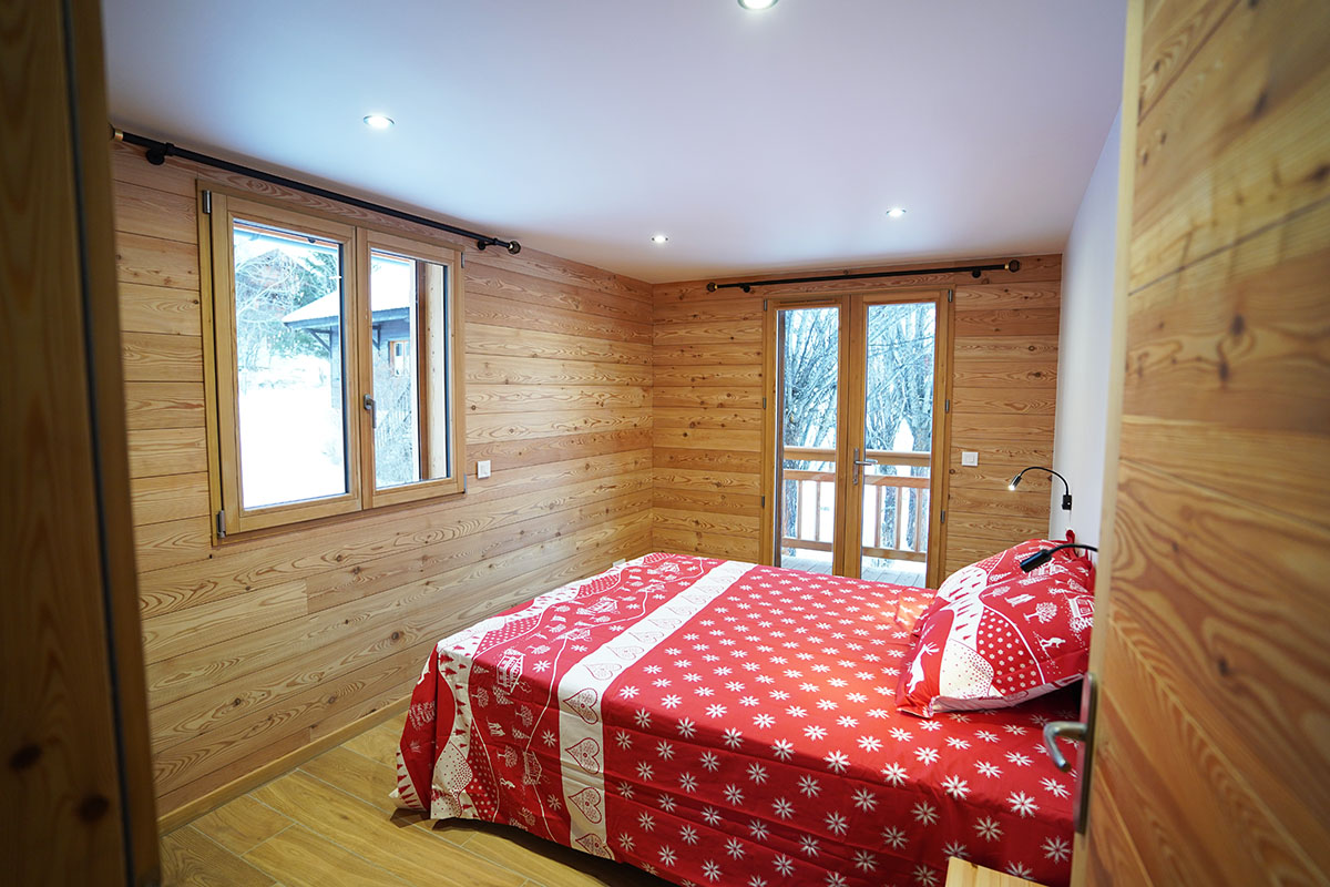 Chambre principale avec balcon