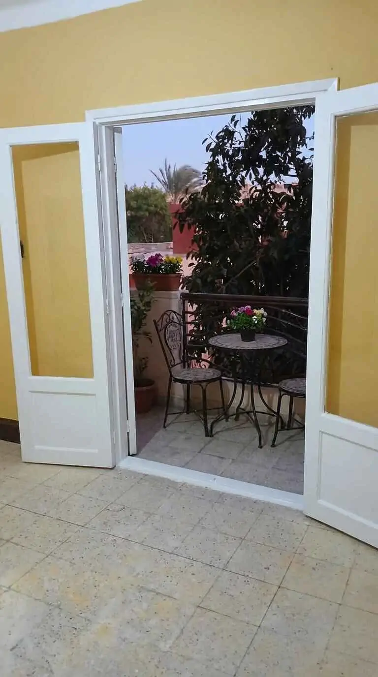 شقة للبيع 6 أكتوبر الحي السادس - موقع حيوي - صورة 9