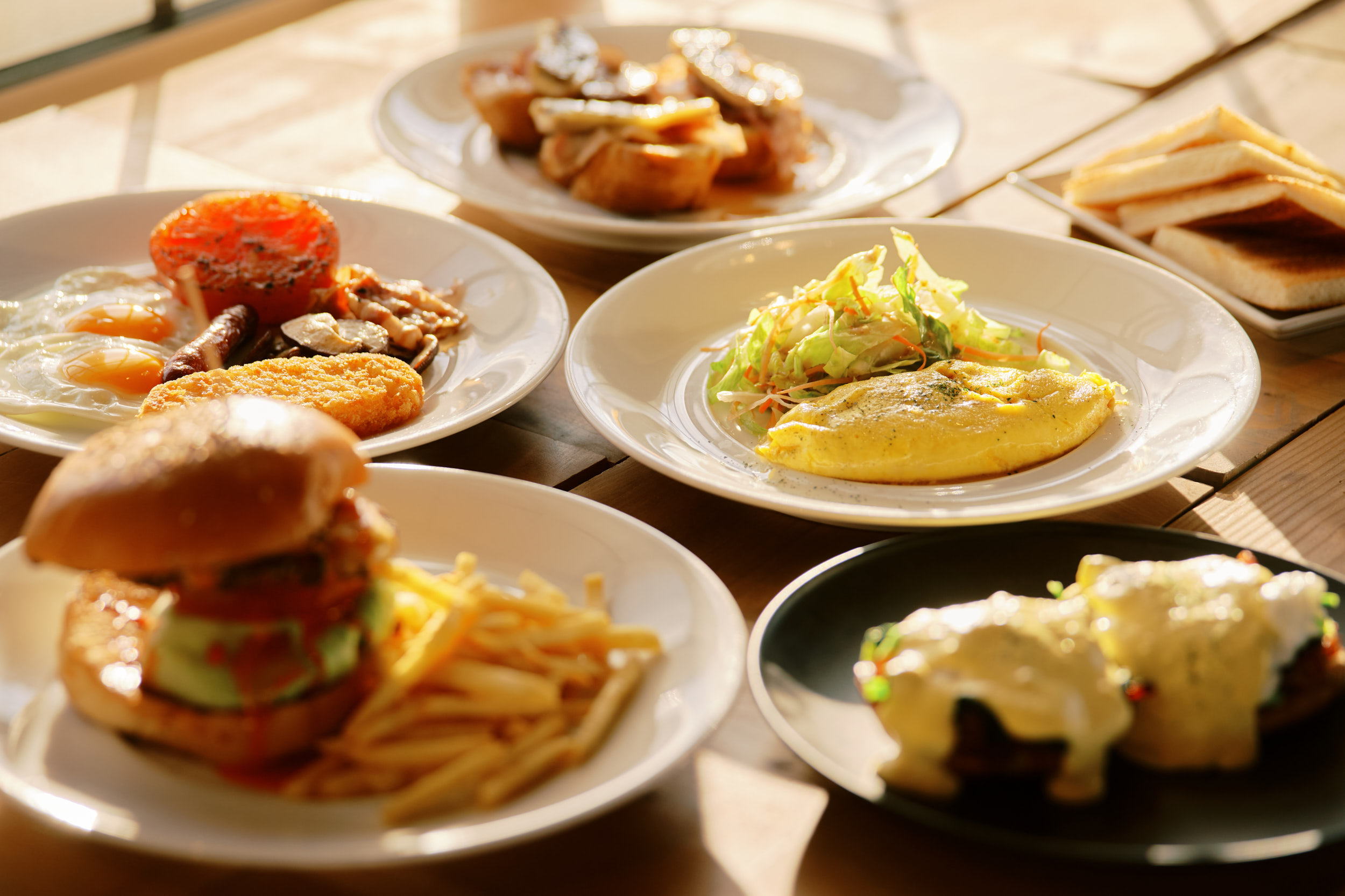 Guests dining at Kiwi Eatery