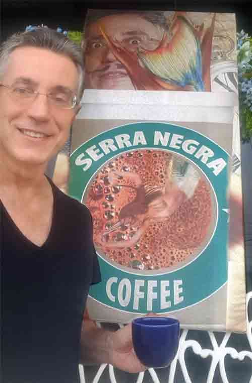 Henrique Vieira Filho e sua pintura “Surreal Coffee”