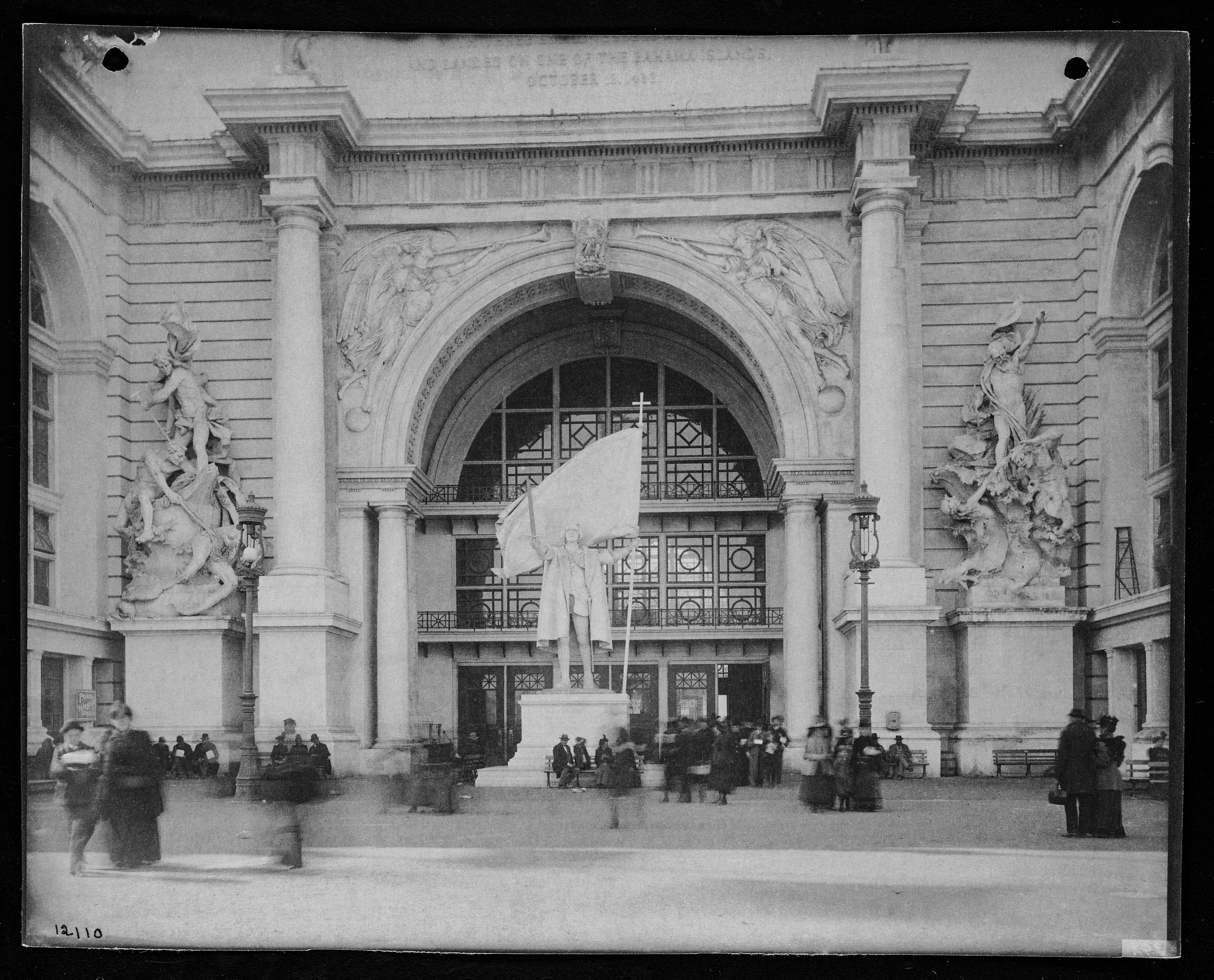 Administration Building and Statue of Columbus, World's Columbian Exposition, Chicago (1893)