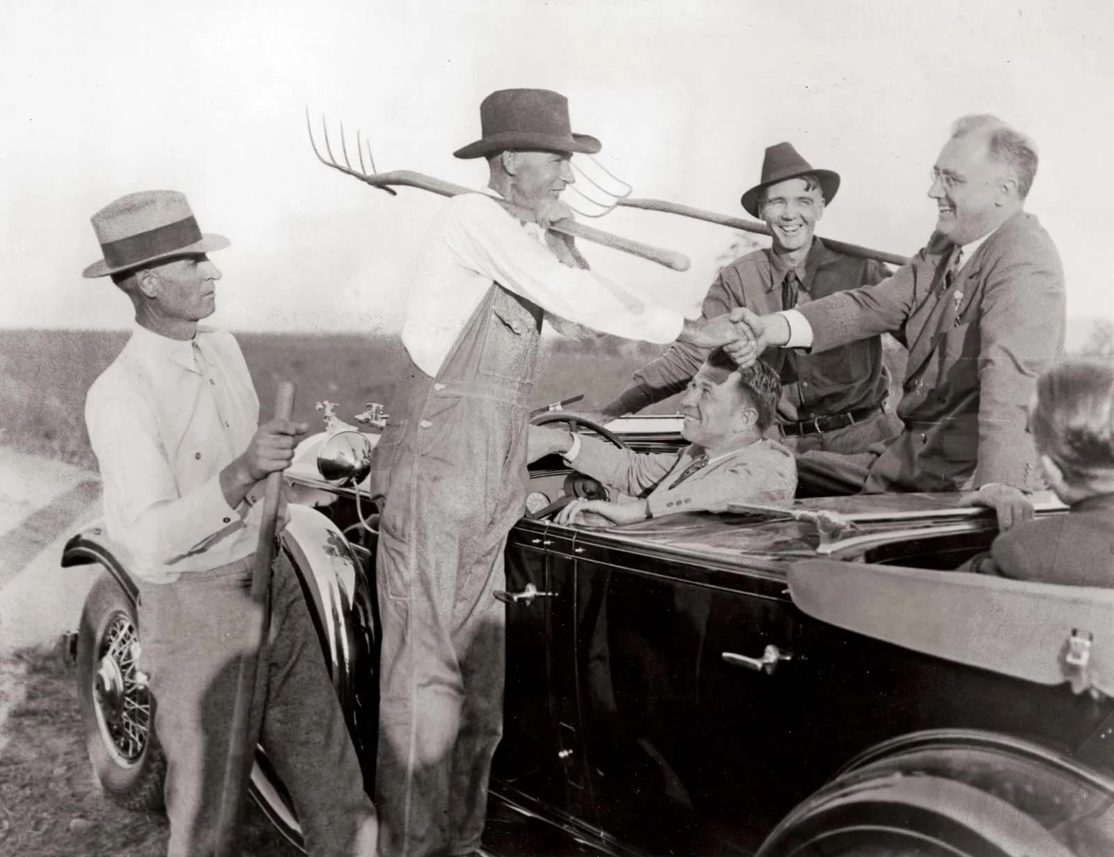 Franklin D. Roosevelt shaking hands with a farmer (1932)