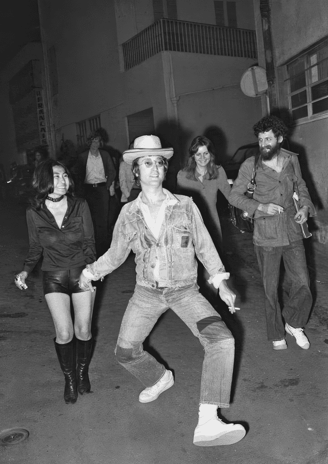 John Lennon and Yoko Ono leaving the Troubadour, Los Angeles by Ron Galella (1973)