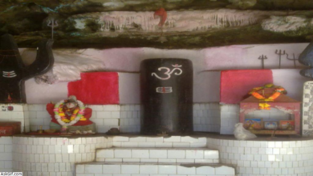 1. मेंगा मंदिर