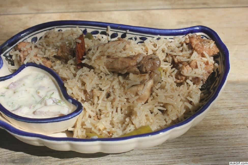 स्वादिष्ट चिकन यखनी पुलाव रेसिपी