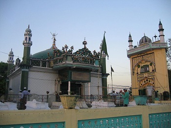 1. अशरफ जहांगीर सेमनानी