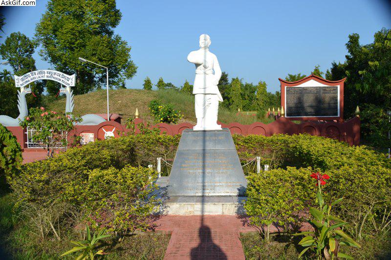 4. लछित बोरोफुकन की दासी