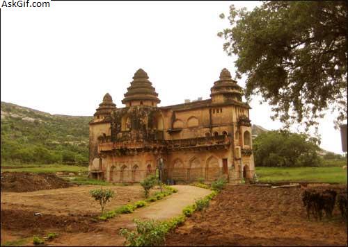 1. चंद्रगिरी का किला