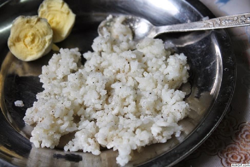 बच्चों के लिए घी चावल और उबले अंडे की जर्दी की रेसिपी