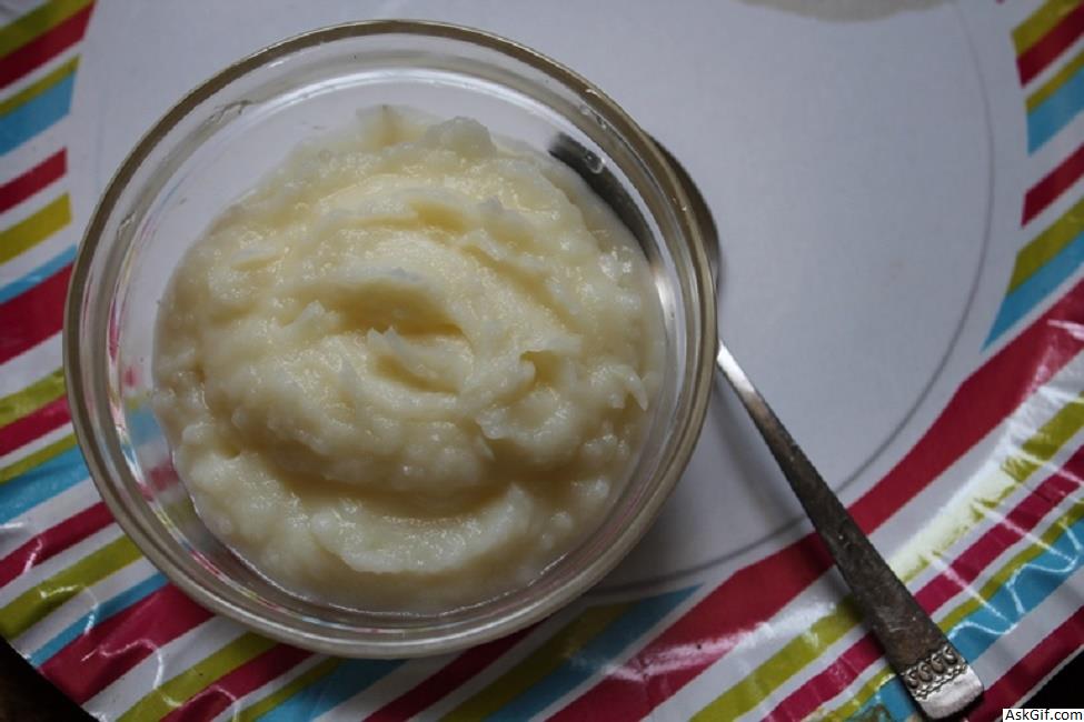 शिशुओं के लिए मलाईदार मसला हुआ आलू (दूध का उपयोग करके) व्यंजन