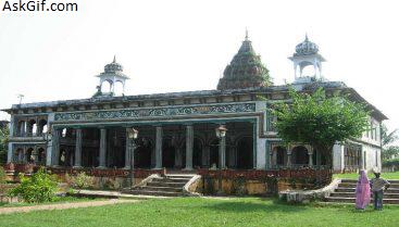 2. बिहारी जी मंदिर