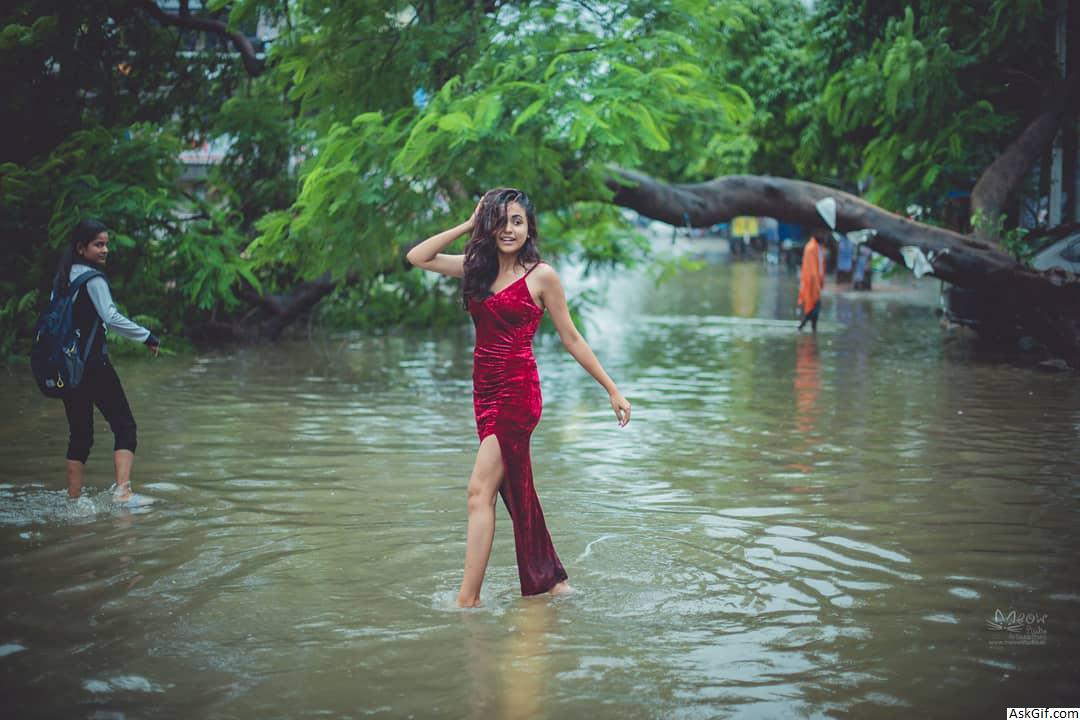 2. बाढ़ में मुद्रा