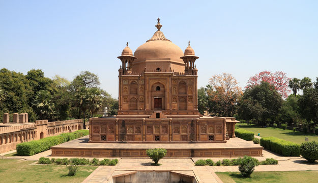 2. खुसरो बाग