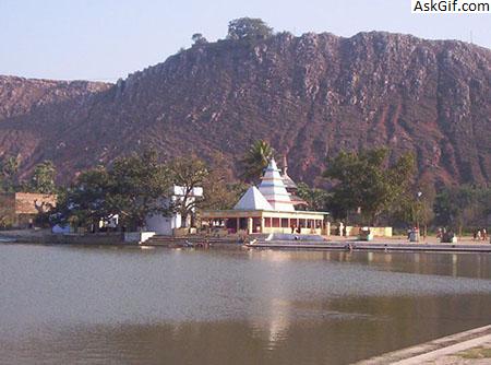 2. पर्यटक स्थल