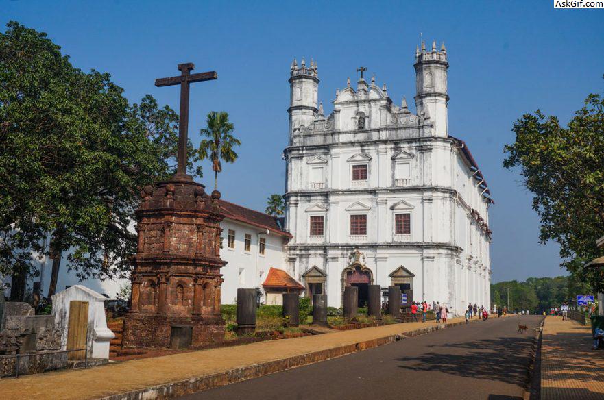 3. दक्षिण गोवा जिले में चर्च और मंदिर