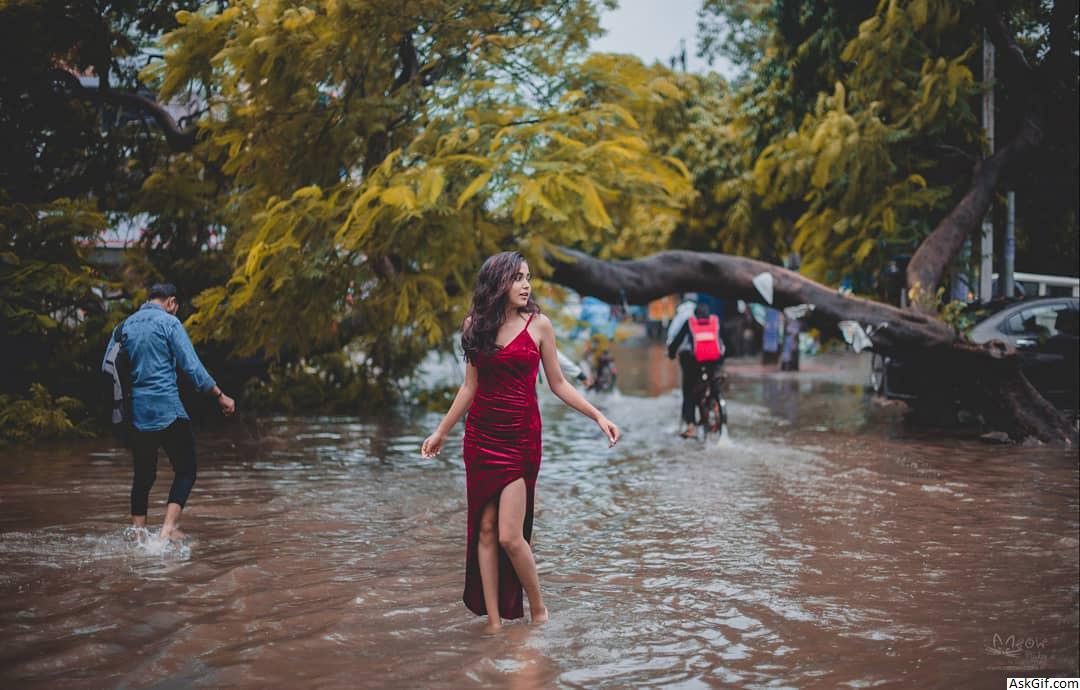 1. आपदा में मरमेड