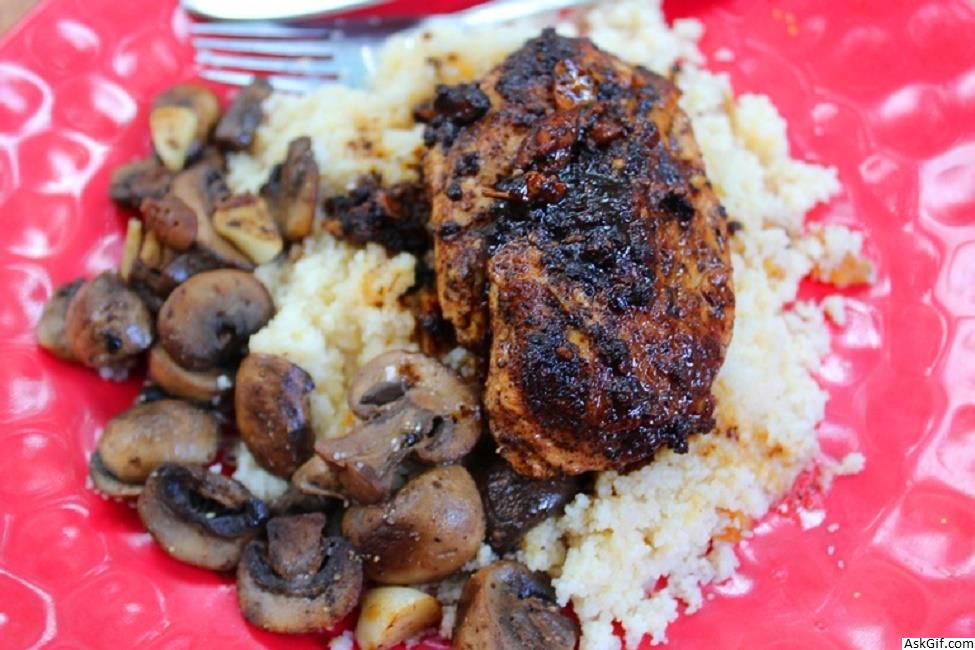 स्वादिष्ट चिकन और मक्खन मशरूम पकाने की विधि के साथ स्वादिष्ट