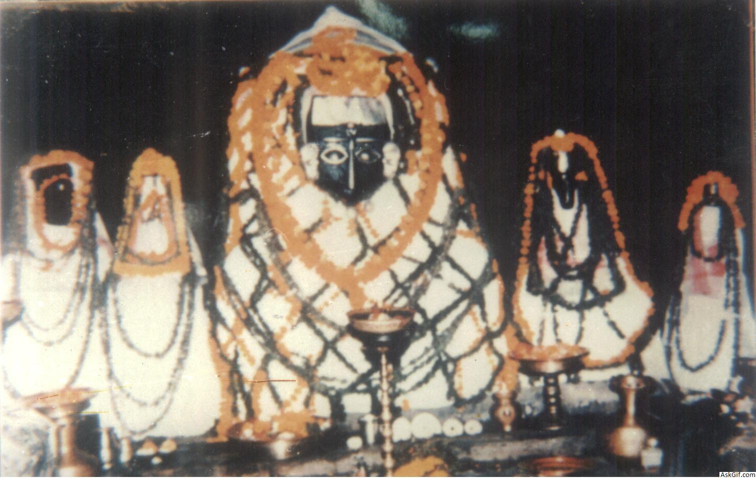 2. हयग्रीव-माधब मंदिर