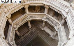 2. अदलज स्टेपवेल