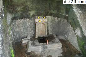 3. रॉक कट गुफा (जोगीगोपा)