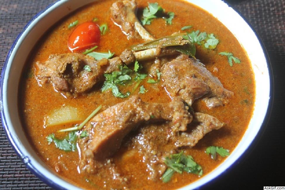 Tasty Varutharacha Chicken Curry Recipe