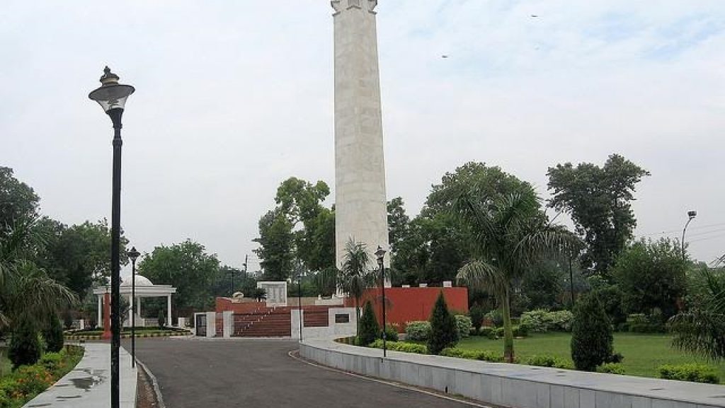 1. शहीद स्मारक