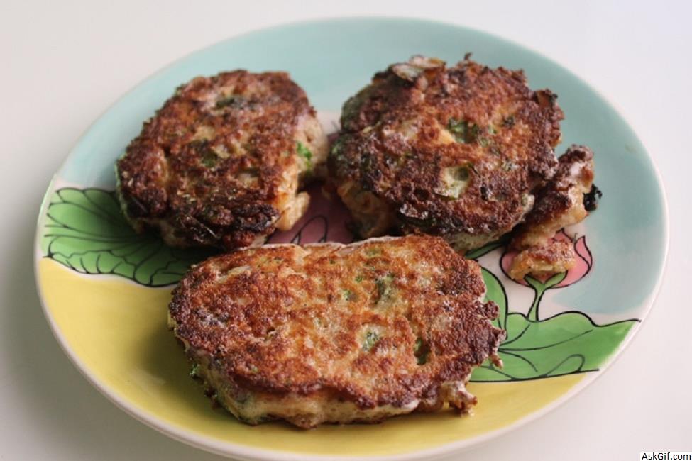 स्वादिष्ट चिकन केक पकाने की विधि