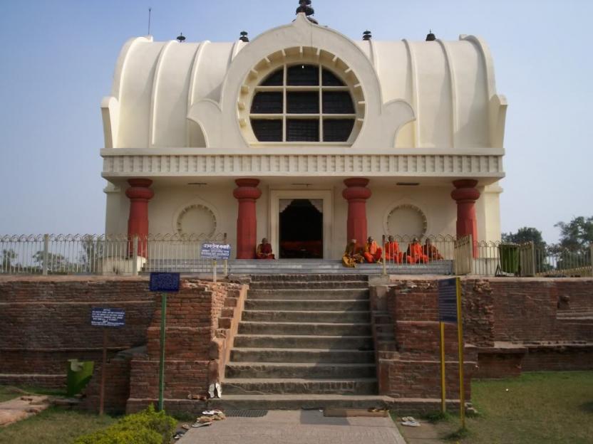 1. महापरिनिर्वाण मंदिर (स्तूप)