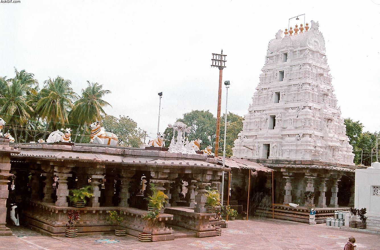 1. श्रीशैलम मंदिर