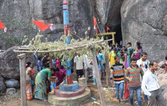 2. सकल नारायण गुफा और मंदिर