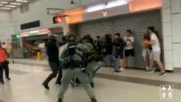 police-beat-people-at-mrt.gif