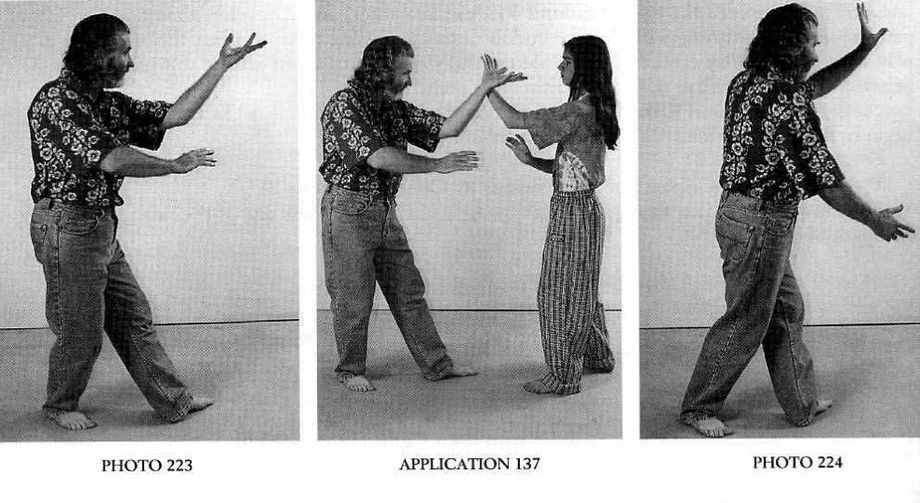 Đỡ Nắm Đấm Bằng Cách Xoay Cánh Tay (Blocking a Fist by Rotating the Arms) — ảnh gốc trang 36