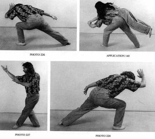 Đỡ Nắm Đấm Bằng Cách Xoay Cánh Tay (Blocking a Fist by Rotating the Arms) — (Hướng Đối Diện) — ảnh gốc trang 36
