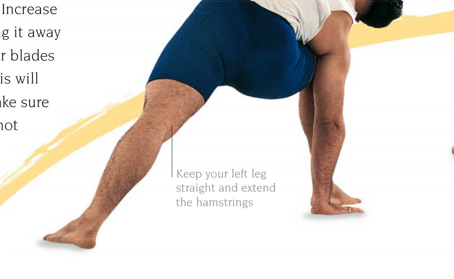 Virabhadrasana 2 — giữ hai cánh tay thẳng hàng với nhau