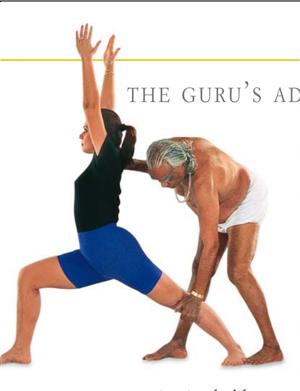 Uttanasana — giữ hai lòng bàn tay hướng xuống và thẳng hàng