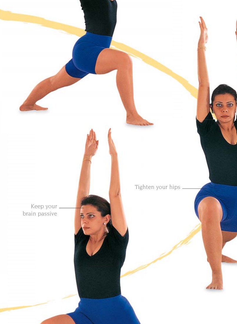 Virabhadrasana 1 — duy trì việc nâng ngực lên
