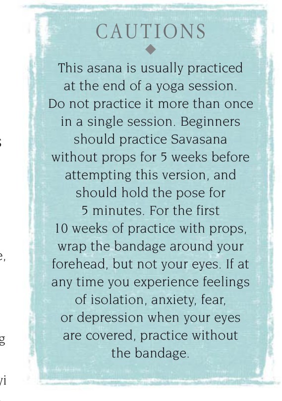 Savasana — nghỉ đầu đều trên chăn