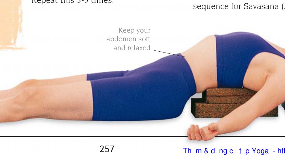 Yogacharya Iyengar trong tư thế Paripoorna Matsyendrasana
