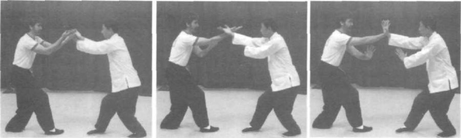 Đạt vị trí cổ tay chạm cổ tay sau bước tiến lùi